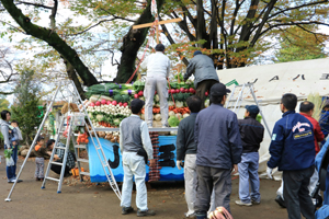 農業祭のシンボル「野菜宝船」