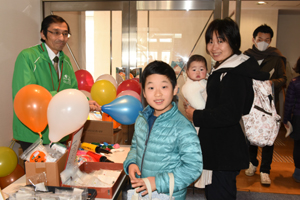 家族連れでの来場者も